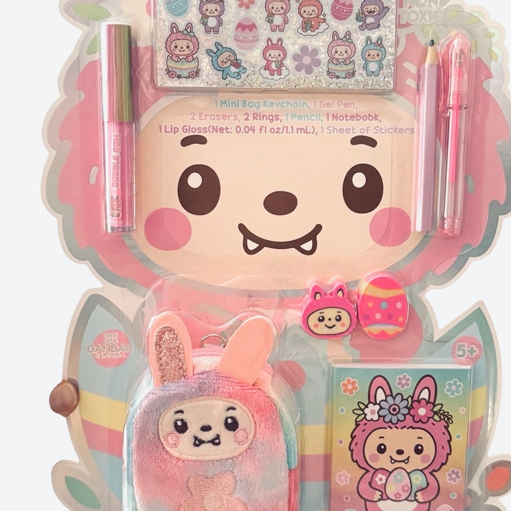 CUTESTERS Activity Set‼️ - NWT
Everything fits into the Bag Charm😘